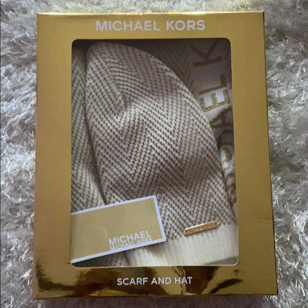 NWT Authentic Micheal Kors Hat & Scarf